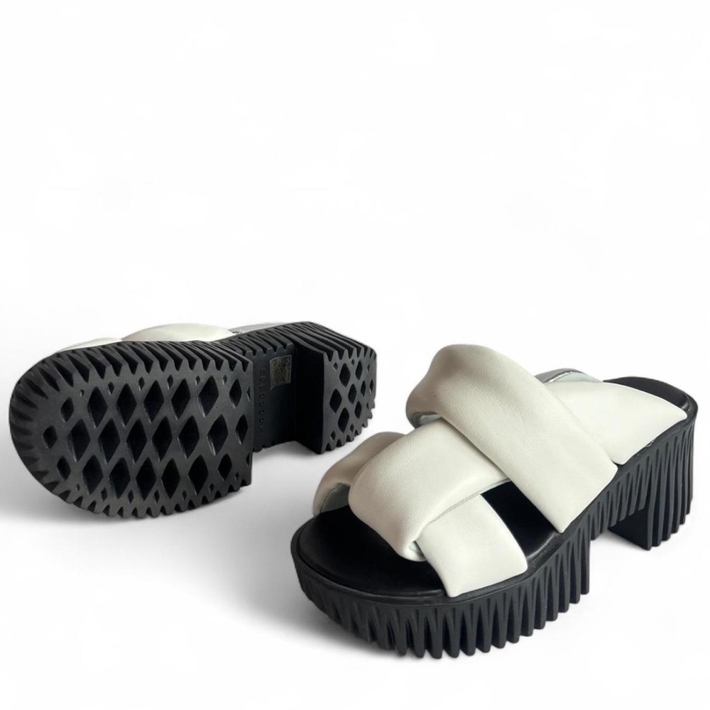 PLIA SEMO White Platform Sandal - Picture 2 of 6